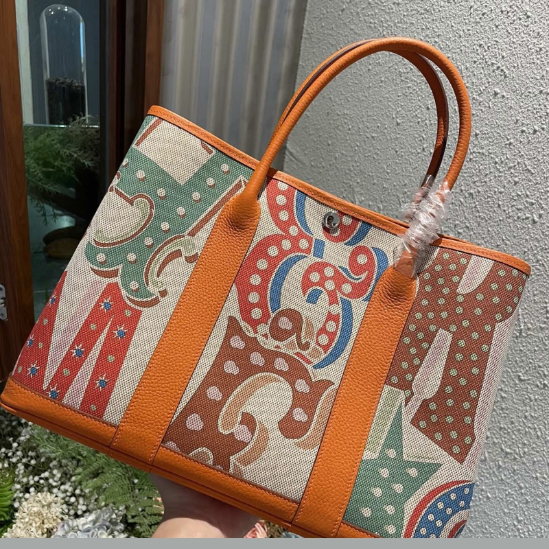H**mes shopping bags